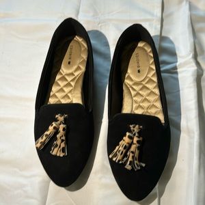Birdies The Heron Black Suede leopard tassel, size 6.5.